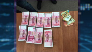 Фотография к новости: «Қорғас» кеден бекетінде қомақты ақша алып өтпек болған адам ұсталды