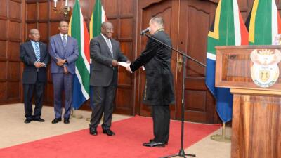 Қазақстан елшісі Оңтүстік Африка президентіне сенім грамоталарын тапсырды