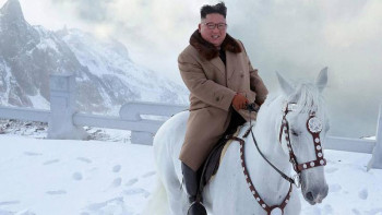 Фотография к новости: Ким Чен Ын ақбоз атпен тауға шықты