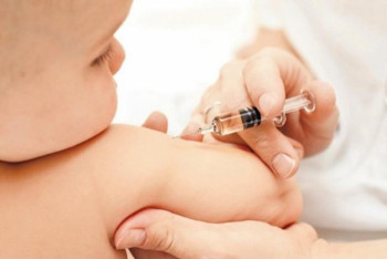 Фотография к новости: Баласына екпе салдырмаған ата-ананы қандай жауапкершілік күтіп тұр: Біртановтың жауабы