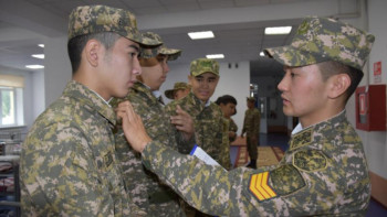 Фотография к новости: Оқушылар бір күн курсанттардың қатарында болды