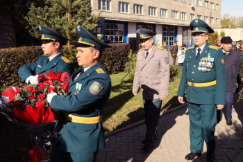 Фотография к новости: Алматыда қызметтік міндетін орындау кезінде қайтыс болған өрт сөндірушілерді еске алды