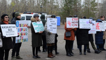 Фотография к новости: Елордалық белсенділер тұрмыстық зорлық-зомбылыққа қарсы митингке шықты