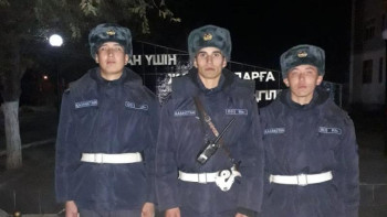 Фотография к новости: ҰҰ сарбаздары жанып жатқан адамды аман алып қалды