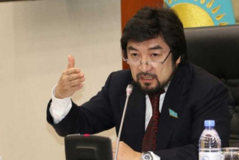 Фотография к новости: "Ұрпақты азаптап жатырмыз". Бекболат Тілеухан білім жүйесін сынады