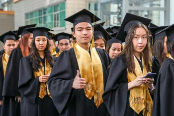 Фотография к новости: Депутат грантпен оқыған түлектердің көбі жұмыссыз қалатынын айтты