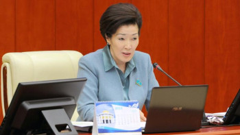 Фотография к новости: Мәжіліс вице-спикері апаттық жағдайдағы және үш ауысымды мектептер мәселесін көтерді