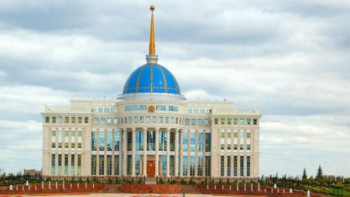 Фотография к новости: Тоқаев Әбдіжәміл Нұрпейісовті мерейтойымен құттықтады