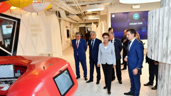 Фотография к новости: Сенаторлар "Басқарудың жаңа технологиялары" орталығында болды