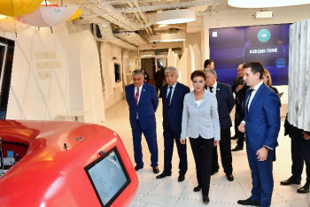 Фотография к новости: Сенаторлар "Басқарудың жаңа технологиялары" орталығында болды