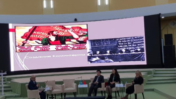 Фотография к новости:  Нұр-Сұлтанда қытайлық профессор мемлекеттік қызметшілерге дәріс оқып жатыр