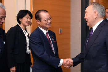 Фотография к новости: Елбасы Такео Кавамурамен кездесті