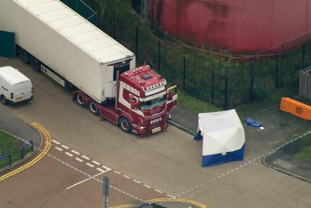 Фотография к новости: Ұлыбританияда жүк көлігінен 39 адамның денесі табылды