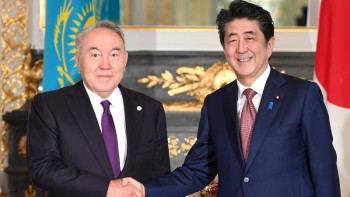 Фотография к новости: Елбасы Жапония Премьер-министрімен кездесті