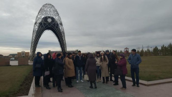 Фотография к новости: Елорда тұрғындары қаладағы киелі жерлерді аралады