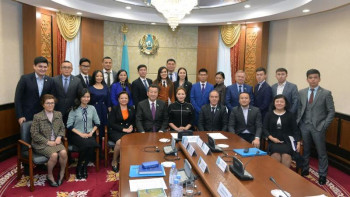 Фотография к новости: Сенаторлар "Жастар кадрлық резерві" жобасының жеңімпаздарымен кездесті