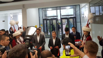 Фотография к новости: Надаль мен Джокович елордада теннис орталығын ашты