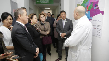 Фотография к новости: Сенаторлар Атыраудағы облыстық перинаталдық орталықта болды