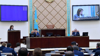 Фотография к новости: Сенатта еліміздің негізгі қаржы құжаттары таныстырылды