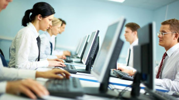 Фотография к новости: Кеңседе 20 жыл бойы жұмыс істеп келген қызметкердің түр-әлпеті қандай болады?