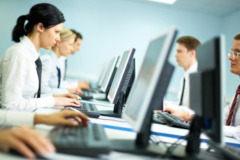 Фотография к новости: Кеңседе 20 жыл бойы жұмыс істеп келген қызметкердің түр-әлпеті қандай болады?