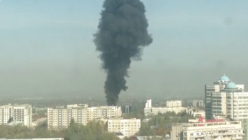 Фотография к новости: Алматыда жаңадан тұрғызылып жатқан үйден өрт шықты