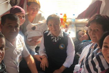 Фотография к новости: Ақтөбе-Алматы бағытындағы пойызда нәресте дүниеге келді