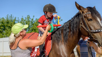 Фотография к новости: ﻿Енді дәрігерлер науқастарды атқа мінгізіп емдейтін болады