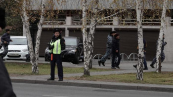 Фотография к новости: ІІМ митинг туралы: ﻿Полиция бөлімшелеріне 26 адам жеткізілді 