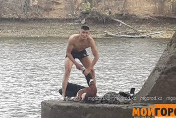 Фотография к новости: Оны құтқаруға ешкім талпынған жоқ –  Оралда қызды құтқарып қалған полицей 