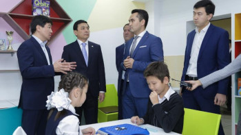 Фотография к новости: Nur Otan мұғалімдерге қолдау көрсету жұмыстарын күшейтеді  