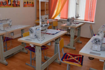 Фотография к новости: АӘК алушы көпбалалы ана Жамбыл облысында тігін шеберханасын ашты