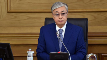 Фотография к новости: Тоқаев Алматы мектептерінде 30 мыңдай орын жетіспейтінін айтты