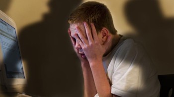 Фотография к новости: Әлеуметтік желіде ақпарат таратамыз деп қорқытқан қаскөйлер 700 мың теңге талап еткен