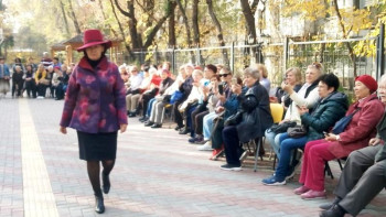 Фотография к новости: Алматыда зейнеткерлер тіккен киімдердің сән көрсетілімі болды