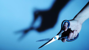 Фотография к новости: Такси жүргізушісі зейнеткерді қайшымен қорқытып, тонап кеткен