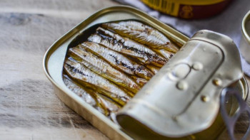 Фотография к новости: Консервіленген балық пайдалы ма?