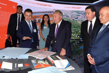 Фотография к новости: Назарбаев әкімшілік-іскерлік орталықтың құрылысымен танысты