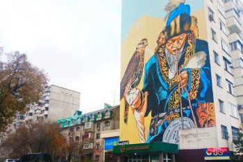 Фотография к новости: Алматыда бүлінген мурал қайта қалпына келтірілді