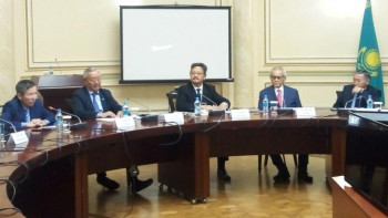 Фотография к новости: Тіл мамандары латын әліпбиінің жаңартылған нұсқасын таныстырды