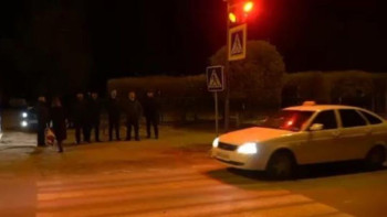 Фотография к новости: Семейде жаяу жүргіншілерге арналған жолдарға арнайы шамдар орнатылды