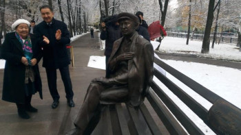 Фотография к новости: Шәмшіге ескерткіш қойылды