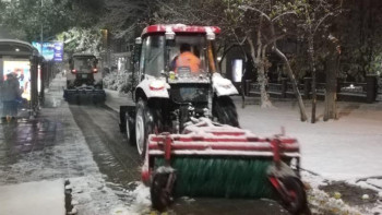Фотография к новости: Алматыда көшелерді қардан тазалау үшін 400-ден астам техника жұмылдырылды