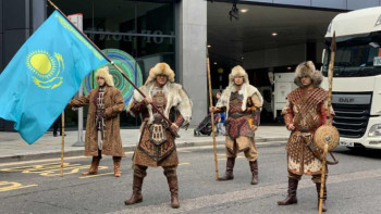 Фотография к новости: Қазақ батырлары лондондық Сити Лорд шеруіне қатысты