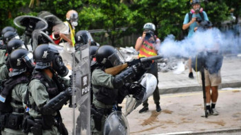 Фотография к новости: Гонконг полициясы наразы топқа оқ атты 