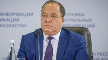 Фотография к новости: Грантпен оқыған түлектер кемінде 3 жыл жұмыс істеуі тиіс – Төлеутай Рахымбеков