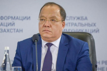 Фотография к новости: Грантпен оқыған түлектер кемінде 3 жыл жұмыс істеуі тиіс – Төлеутай Рахымбеков