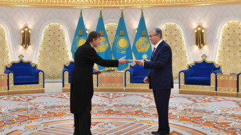 Фотография к новости: Президент бірқатар мемлекет елшілерінен сенім грамоталарын қабылдады