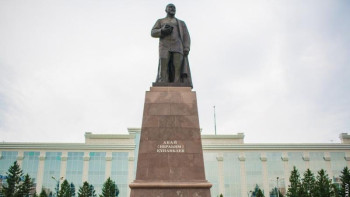 Фотография к новости: Әлемнің 9 елінде Абайдың ескерткіші бой көтереді