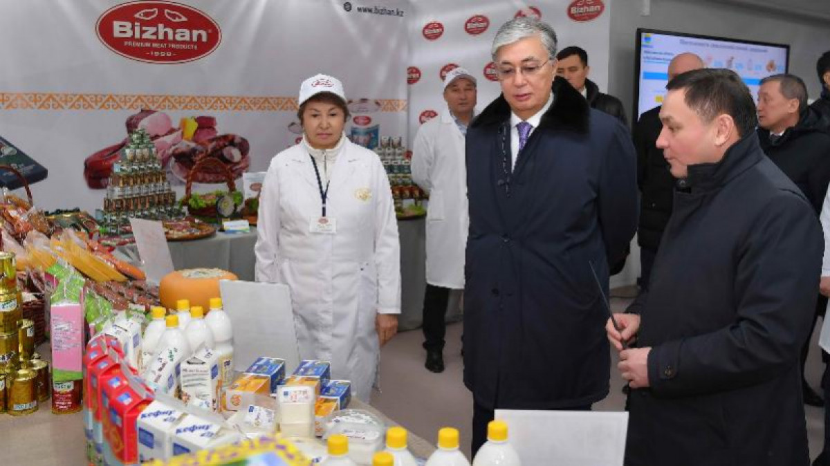 Президент Ақмола облысының ет өңдеу зауытын аралады